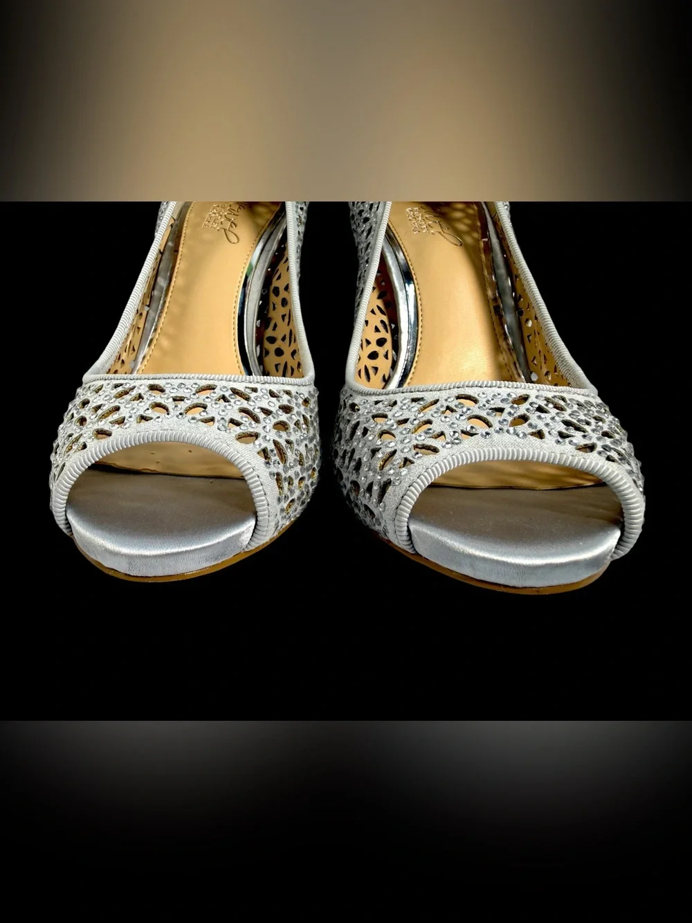 Badgley Mischka chic open